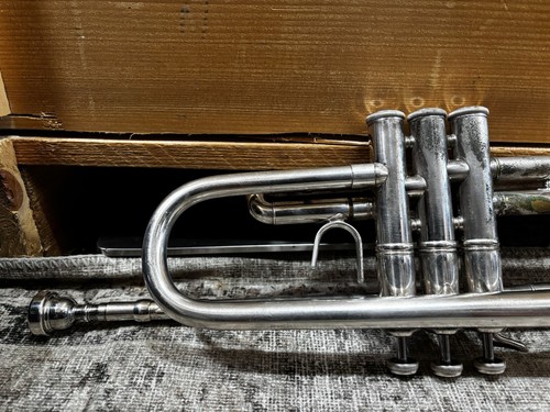 Bach TR200S Series Bb Trumpet - Picture 5 of 16