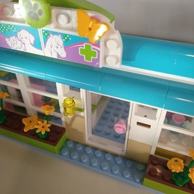 LEGO FRIENDS: Heartlake Vet (3188) missing 1 sticker