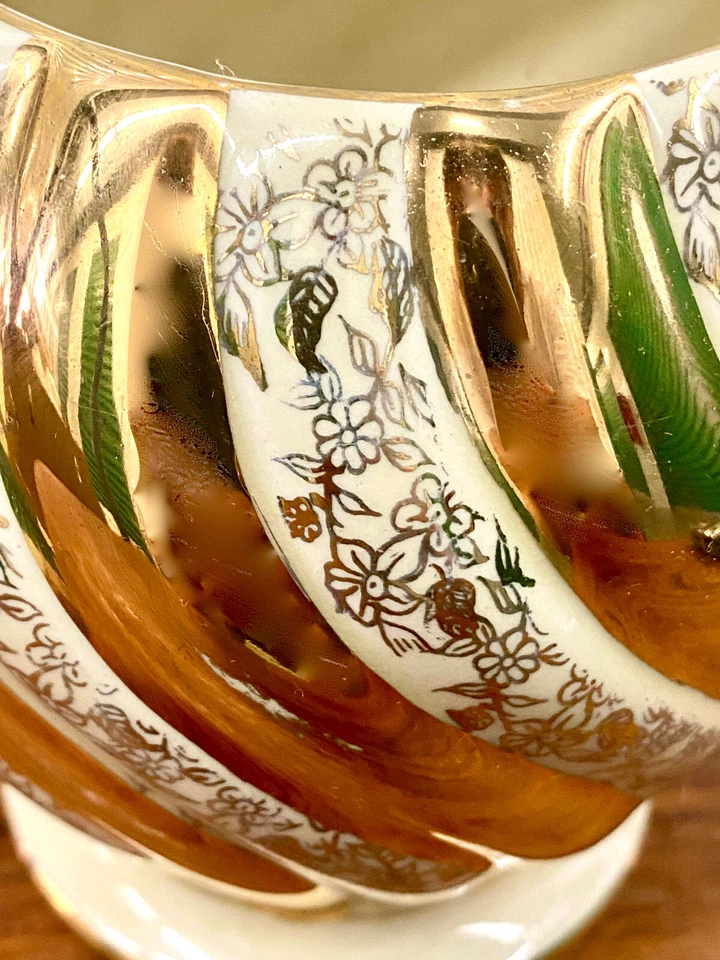 Vintage Sadler 1539 Gold Swirl Creamer - image 4 of 4