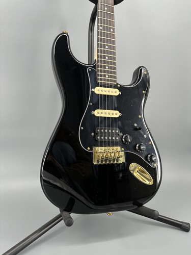 Corpo Solido Nero ST Chitarra Elettrica Corpo Basso Nero Battipenna Parte Oro - Foto 9 di 16