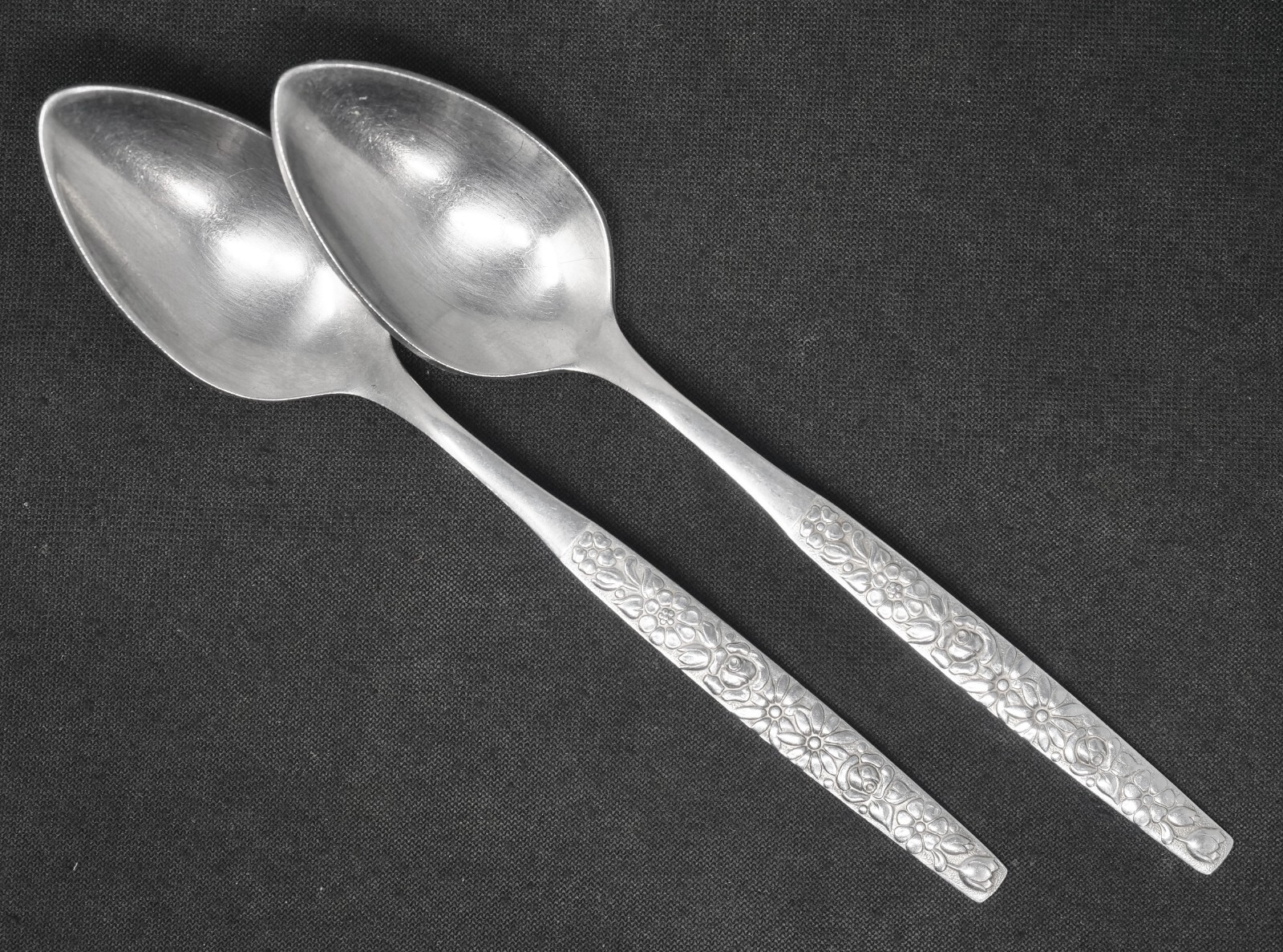 Oneida MALIBU Stainless Teaspoon set of 2. 6 1/8