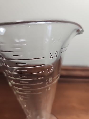 Double Spout Glass Beakers Apothecary Graduated Set 20 - 220ml - Picture 3 of 10