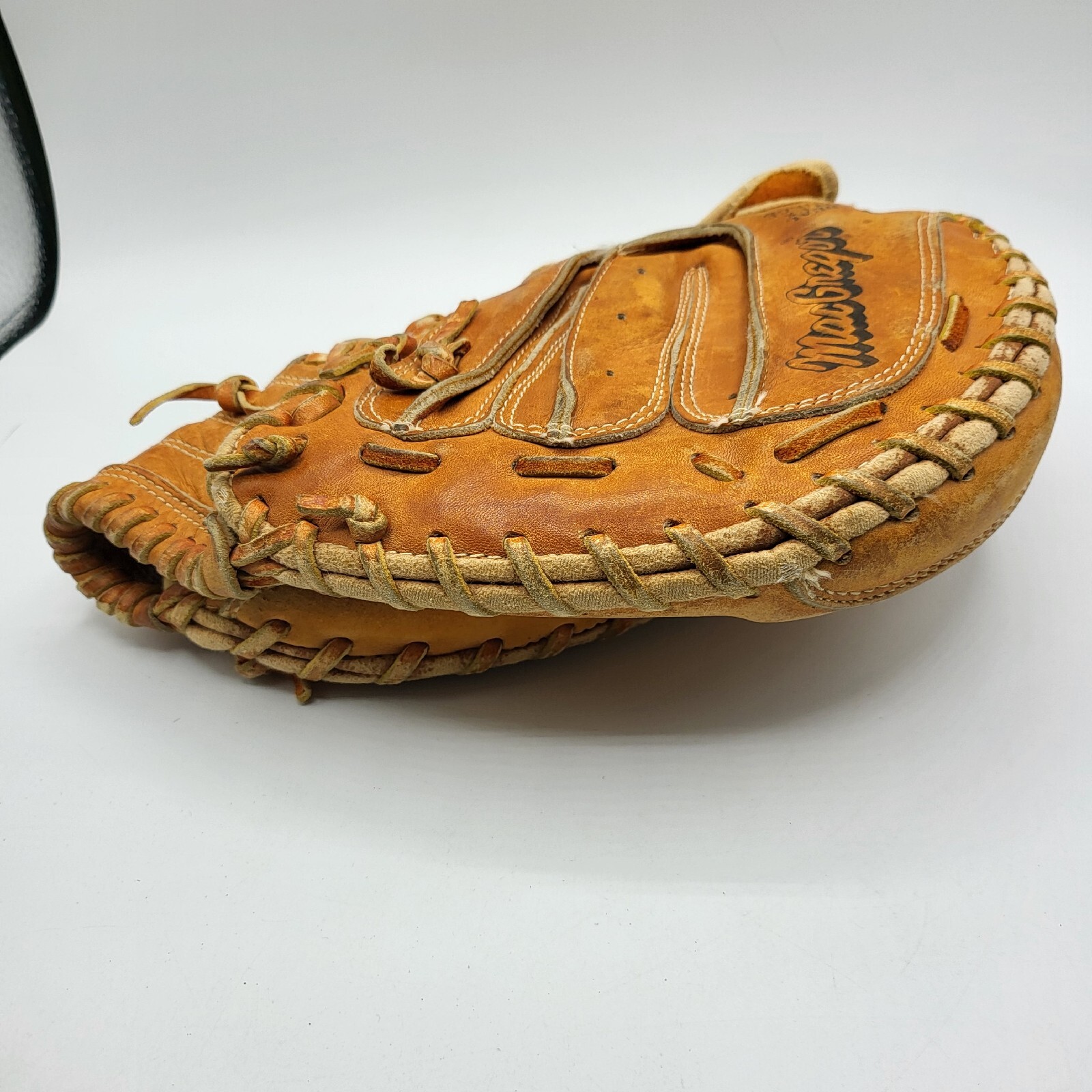 MacGregor Catchers Mitt RHT MM110 Flex Action Leather Dual Flex Hinge