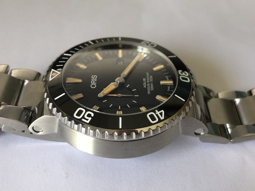 Oris Aquis Small Seconds Date Auto 7733.  45.5mm. Full set 2022.  Barely used - Picture 6 of 15