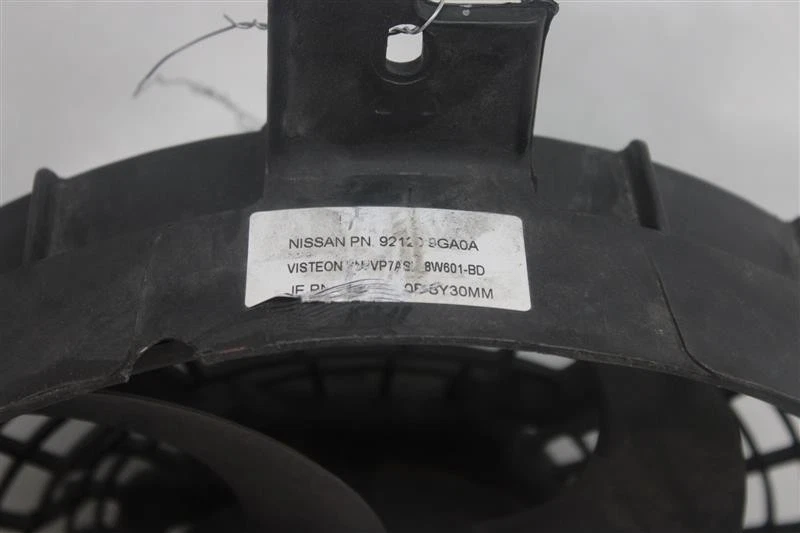 RADIATOR FAN ASSEMBLY Infiniti QX56 Armada Titan 2004 04 05 06 07 08 09 1327397 Foto 2 de 4