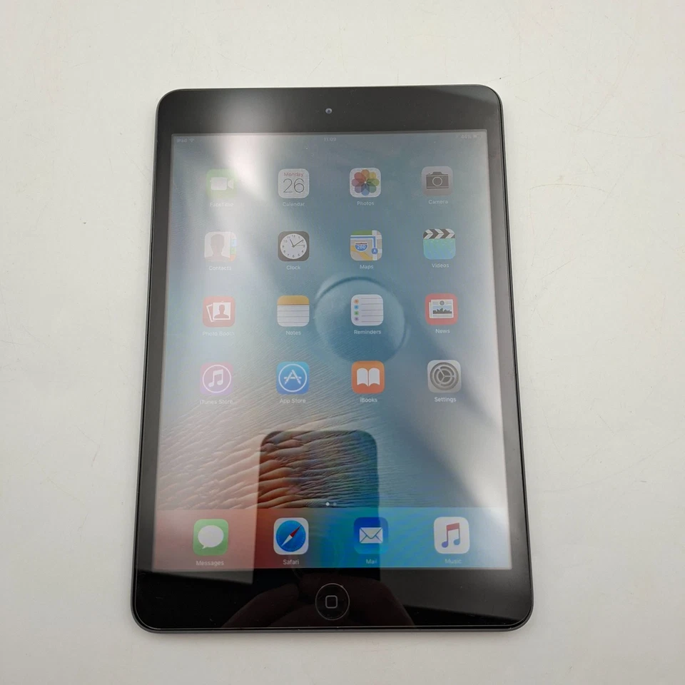 Apple iPad Mini 1st Gen 64GB Wi-Fi - Fully Working Spares/Repair Due To Age, photo 1 of 5