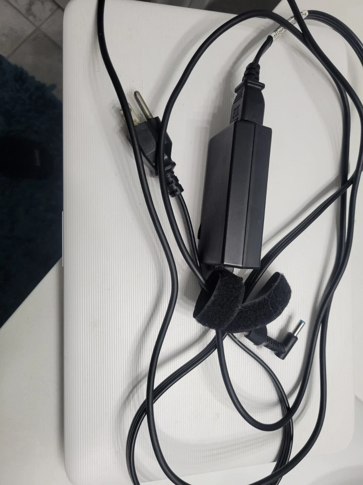 White Hp Laptop - Image 4 of 4