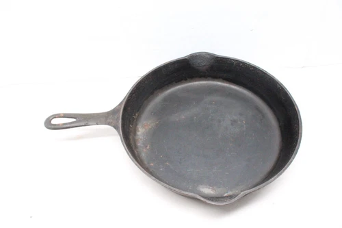VINTAGE No. 8 GRISWOLD ERIE PA  704 CAST IRON FRY PAN SKILLET 10.5"