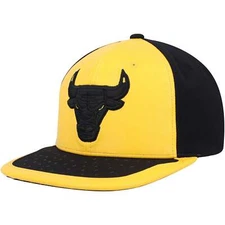 MENS MITCHELL & NESS NBA DAY ONE SNAPBACK BULLS - YELLOW-BLACK