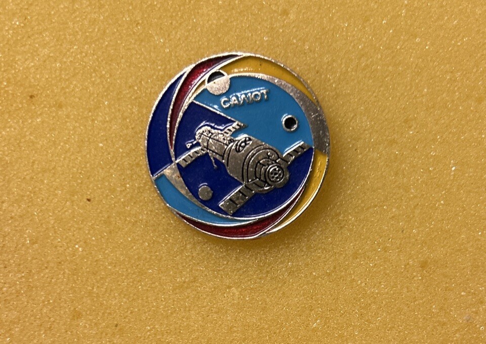 Vintage USSR Soviet Astronauts Space Cosmos Pin Badge “Salute” «Салют»