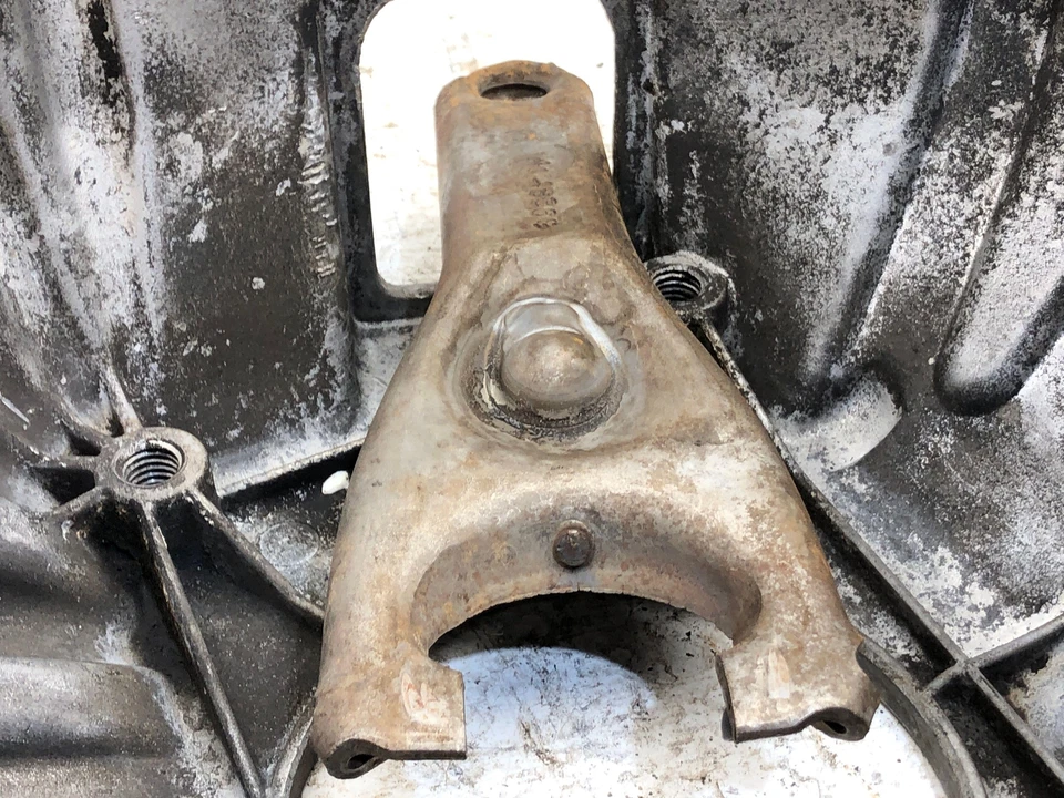 Carcasa Campana Corvette 84-88 con horquilla 5,7 L OEM 14048867 Nash 4+3 transmisión manual Foto 4 de 4