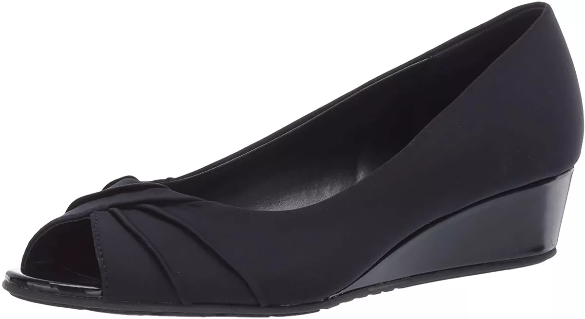 Bandolino wedge sales pump