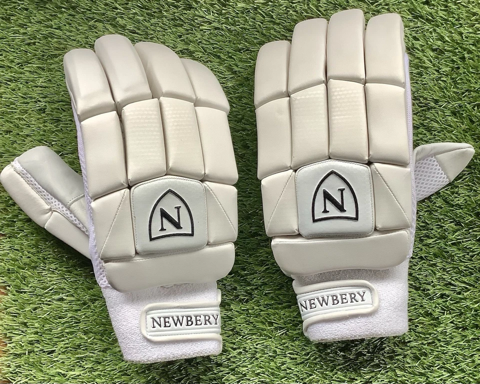 Newbery Cricket Senior Right Hand Batting Gloves - Image 1 of 4