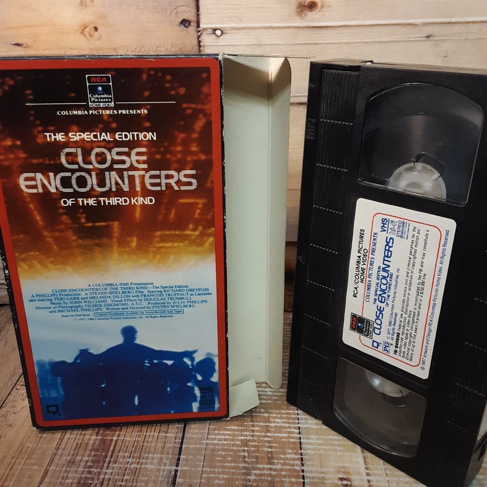 Close Encounters Of The Third Kind VHS Used Full Flap RCA Side Load - Image 4 of 4