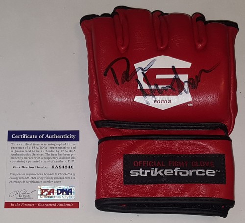 DAN HENDERSON SIGNED AUTO'D STRIKEFORCE FIGHT RED GLOVE PSA/DNA COA PRIDE UFC D - Picture 2 of 4