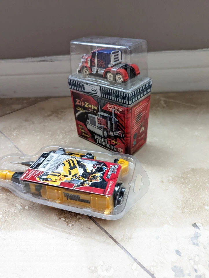 ZIPZAPS MICRO RC OPTIMUS PRIME TRANSFORMER RADIO SHACK & Bumblebee I/R Micro NOS - Image 2 of 4