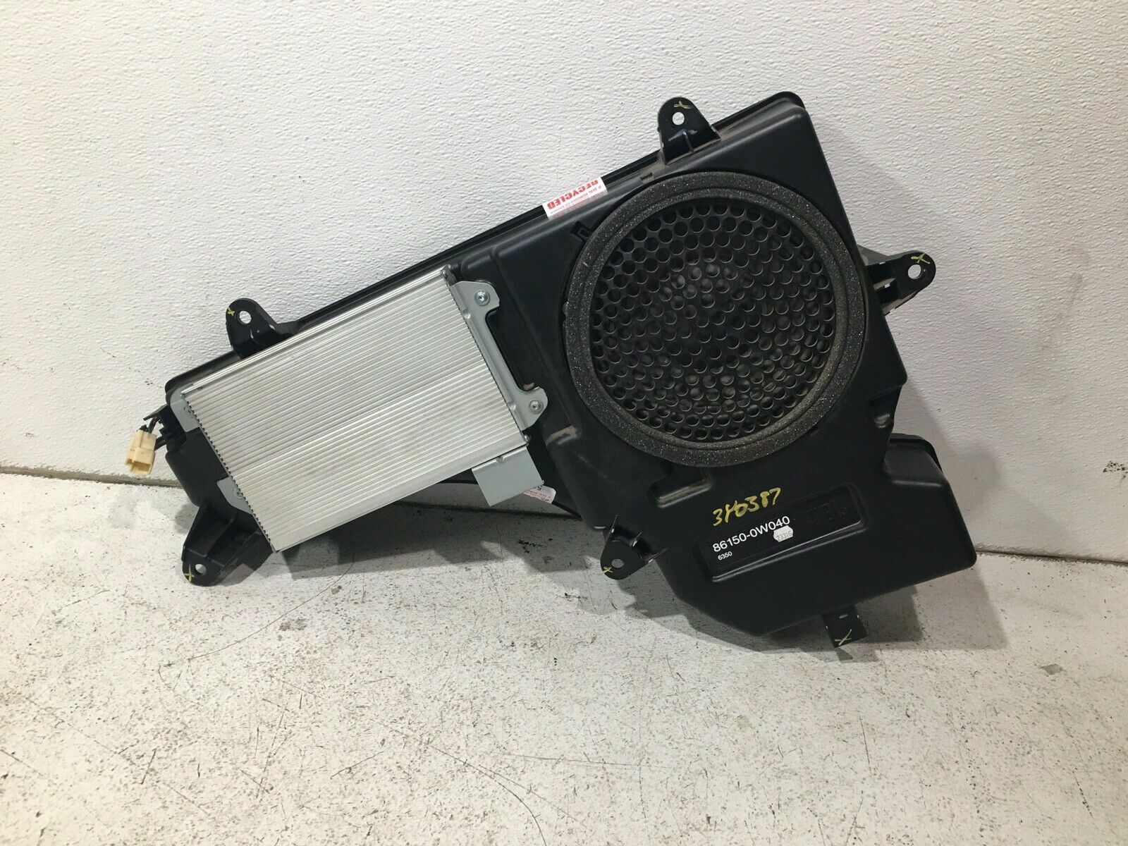 4runner jbl subwoofer enclosure