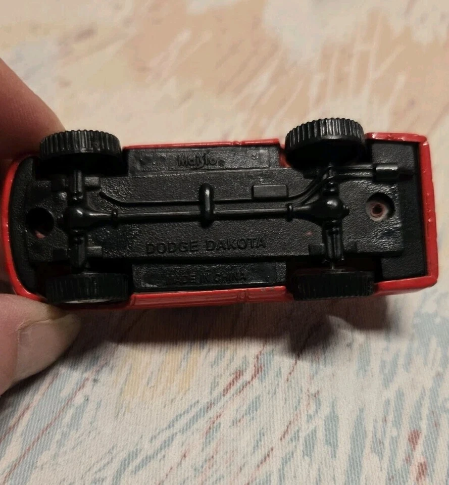 Dodge Dakota Sport 1997-2004 4x4, modelo diecast escala 1/64 coleccionable Foto 3 de 3