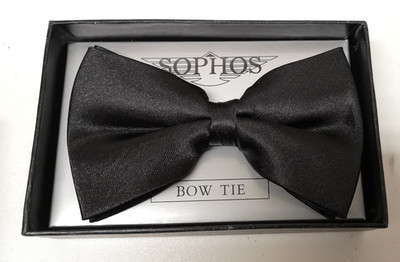 Schwarze Fliege von Sophos fertig gebunden