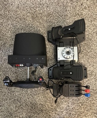 Honeycomb Alpha Flight Control Yoke/w Logitech Rudder Peddles And Throttle
