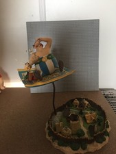 SCENE LE VILLAGE ET LE TAPIS VOLANT - FIGURINE ASTERIX PLASTOY EN RESINE