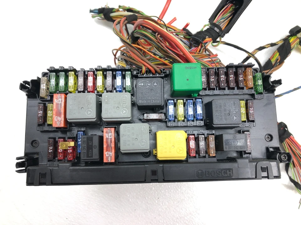 Mercedes Benz E550 2010-2013 5,5 L V8 bahía de motor relé de fusibles caja de fusibles OEM Foto 4 de 4