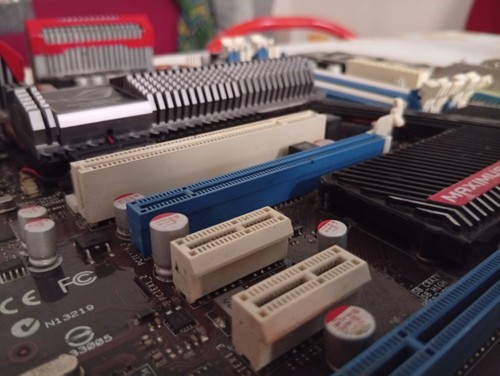 Asus Maximus Formula II Mod + DVD Install + Xeon Processor 3,0 GHz + Audio Card - Afbeelding 13 van 17