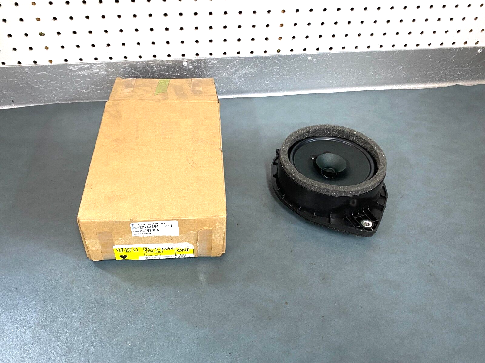 GM OEM NOS 22753364 Rear Side Door Speaker 2014-2019 Chevrolet  