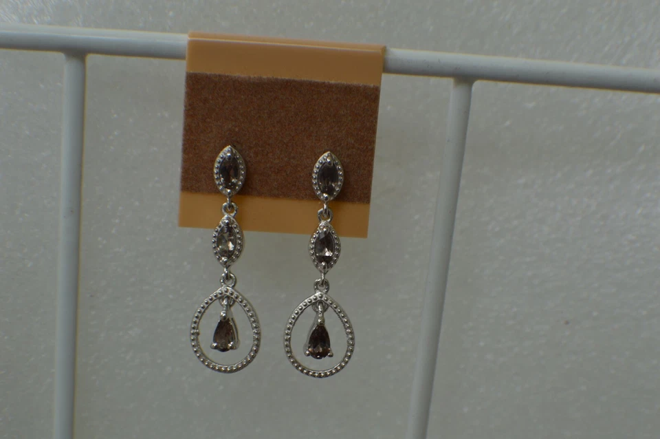 Brincos solitário granada mudança de cor 1,50 ct platina sobre prata fina  - Imagem 4 de 4