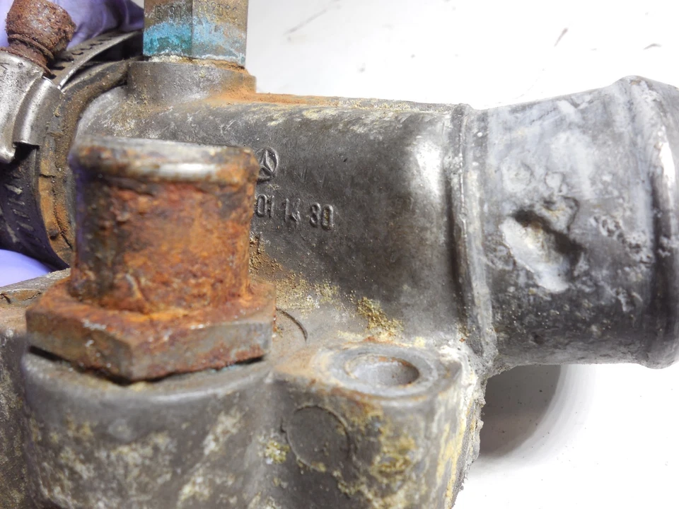 Bomba de agua brida tubo toma de entrada 1162011430 72-80 Mercedes Benz C107 450SL Foto 2 de 4