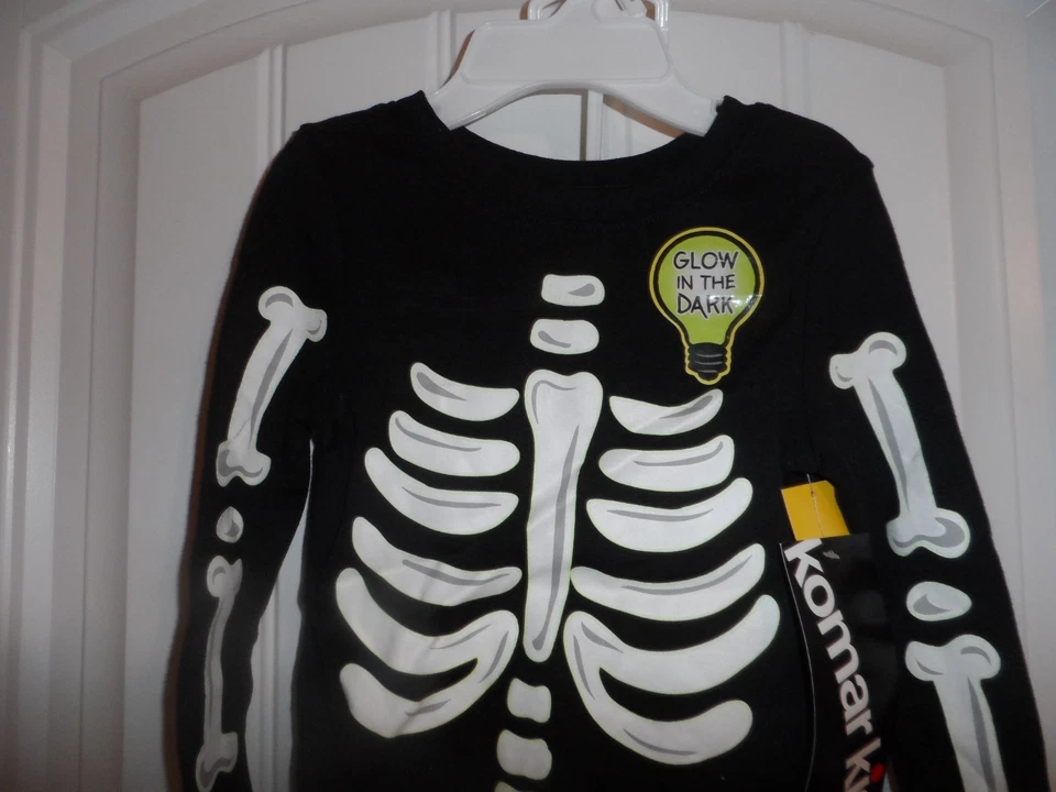 Lindo Komar Niños Talla 24 Meses Negro Esqueleto Pijama Conjunto Pantalones Camisa Nuevo con Etiquetas Foto 2 de 4