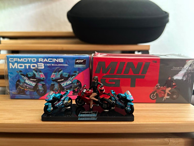Mini GT CFMOTO Racing Moto3 CFMOTO Motorradmodell 1:64 blau/rot/schwarz OVP