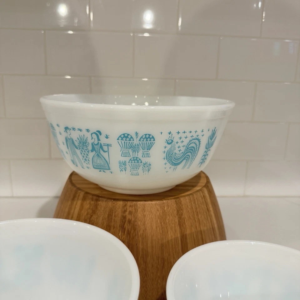 Set 3 MCM Vintage Pyrex Amish Butter Mixing Bowls Turquoise White 403 402 401 - Image 4 of 4