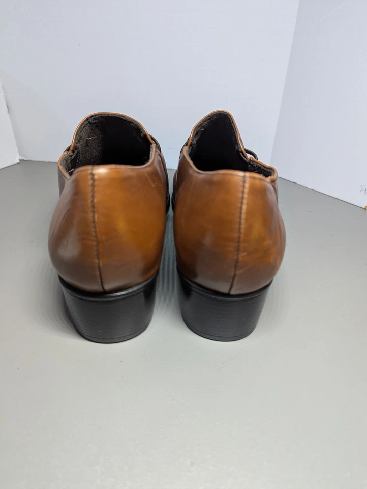 Munro 女式 8M 码美国低跟高跟鞋/晶圆棕色皮革  — 第 4/4 张图片