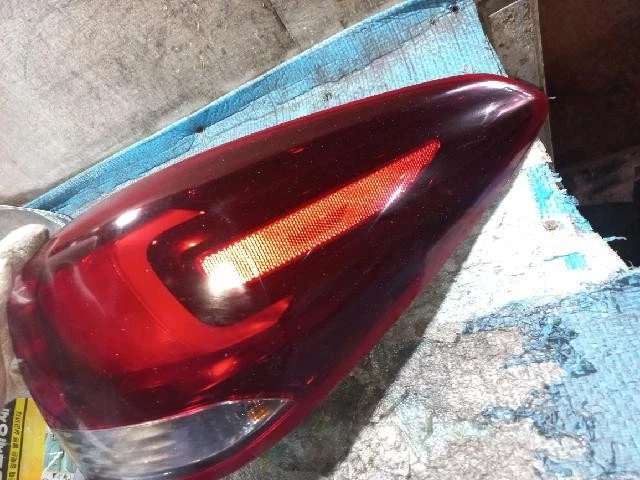 KIA Rondo 2016 luz trasera derecha totalmente nueva Foto 3 de 4