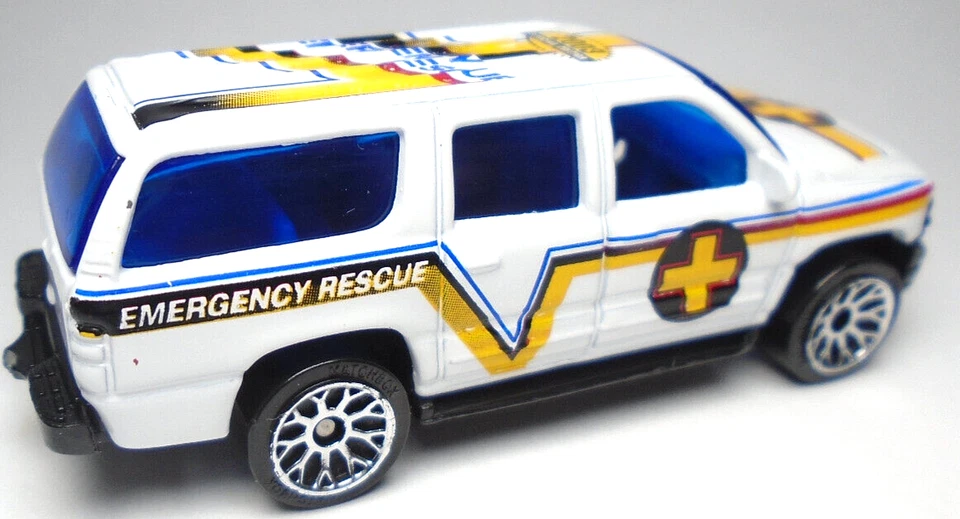 2003 MATCHBOX '00 CHEVY SUBURBAN EMERGENCY RESCUE WHITE 1:76 DIECAST TRUCK - Image 4 of 4