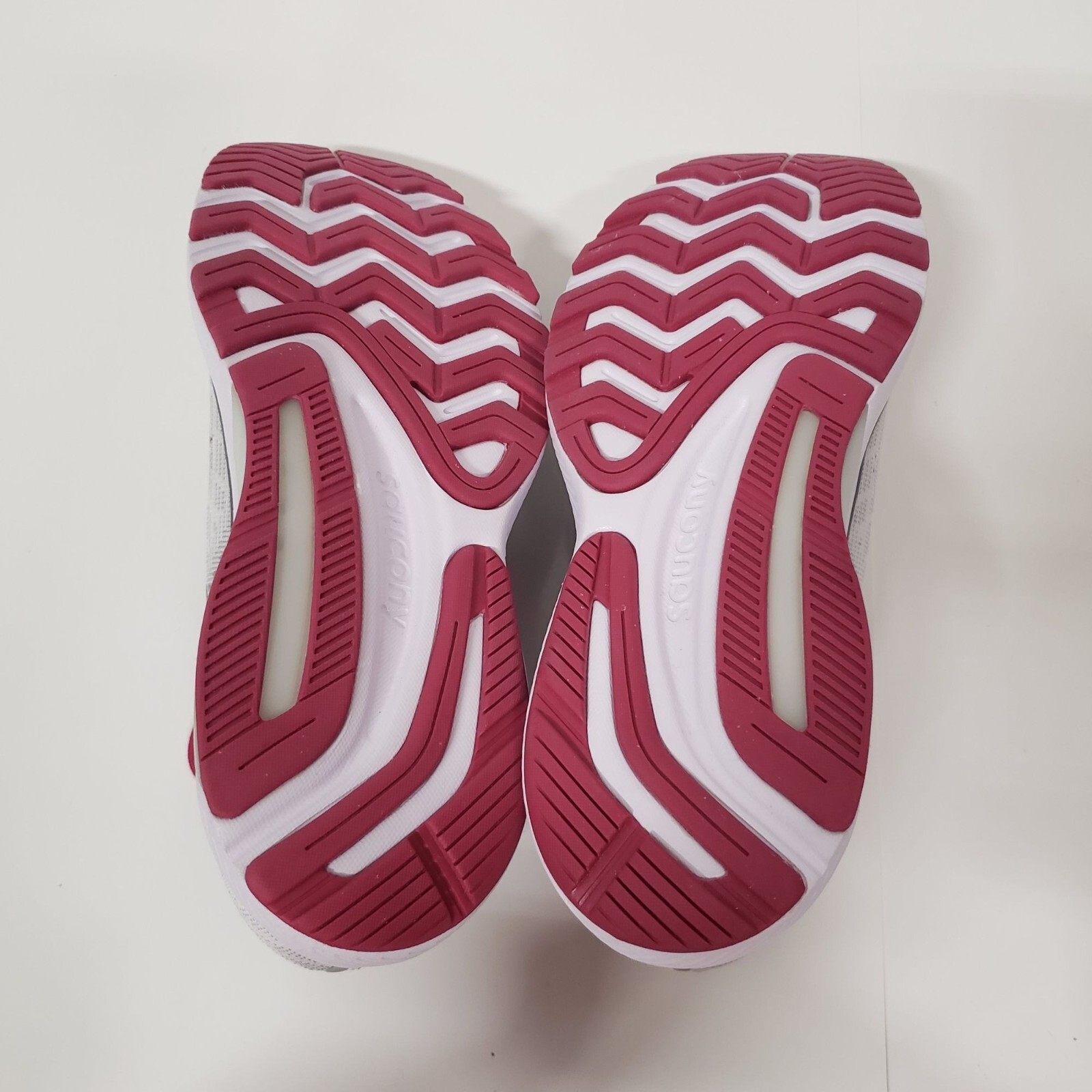 Saucony Women's Guide 14 Running Shoe in Alloy/Cherry - Size 11 WIDE thumbnail 7