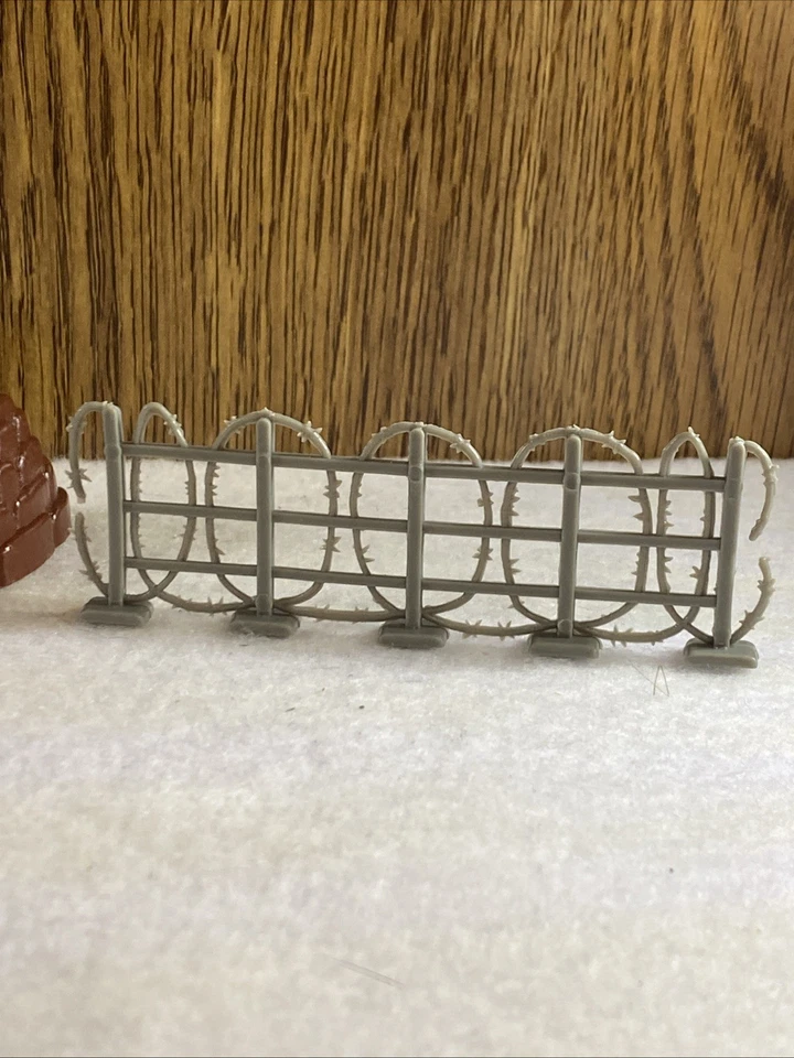 Ejército de plástico 1 hombre, 1 barrera y valla de alambre de púas una vez. Lote 3. Foto 4 de 4