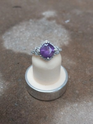 Natürlicher Amethyst Ring mit Diamanten in Sterlingsilber. Größe 6,5