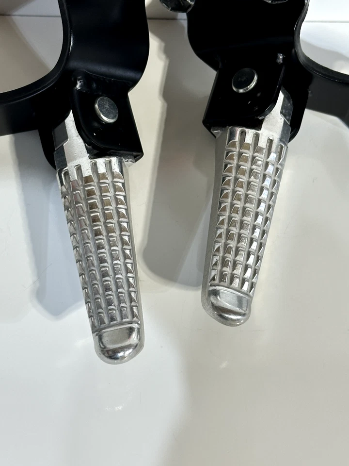 Juego de estriberas de pasajero trasero izquierdo derecho OEM SUZUKI DRZ400 DRZ400SM 2000-2024 Foto 4 de 4