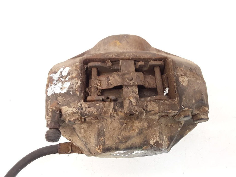 Mercedes-Benz W123 240D 53kW Diesel 1977 Front right brake caliper Foto 2 de 4