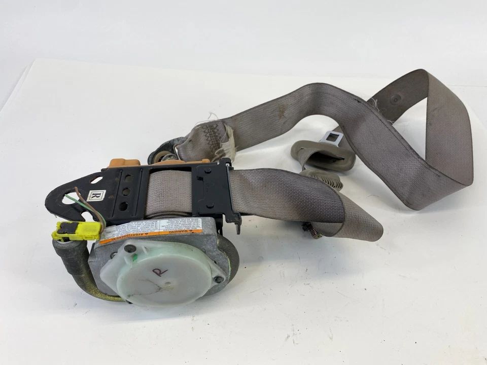 2003 2004 03 04 Suzuki XL-7 Front Right Passenger Side Seat Belt Retractor OEM Foto 3 de 4