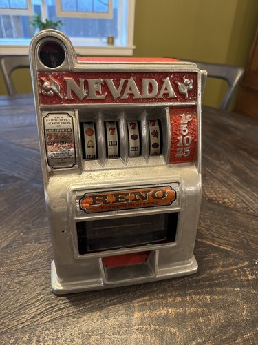 VINTAGE 1960s NEVADA LAS VEGAS WORKING METAL MINI SLOT MACHINE TOY GAMBLING BANK
