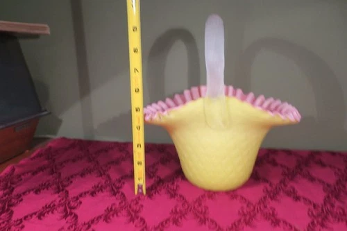 COLLECTIBLE l GLASS : Vintage Fenton Burmese Diamond-Quilted Basket