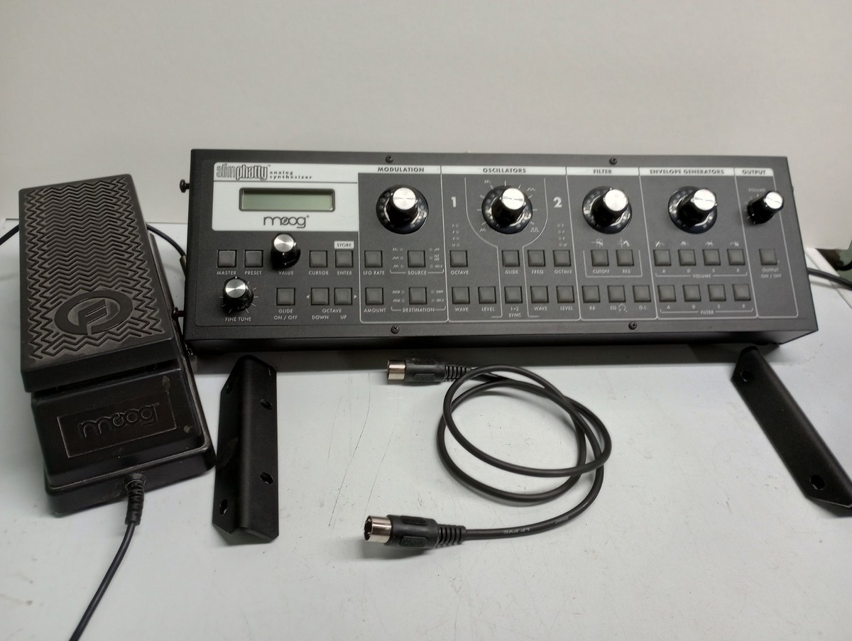 Moog Slim Phatty アナログシンセサイザー Moog Slim Phatty - What To Know & Where To Buy | Equipboard