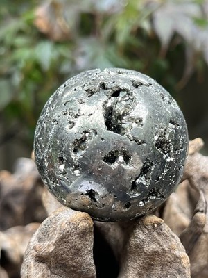 Pyrit große Kristallkugel AAA+ Fülle / manifestierendes Glück 324g 52mm 26