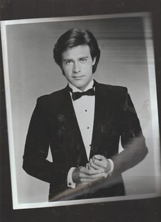 8X10 B&W PHOTO OF CLOSE UP JOHN JAMES