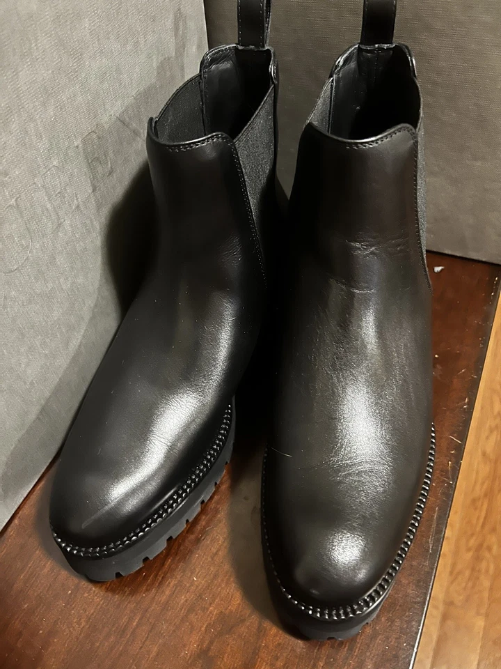 Alexander McQueen Women’s Boots Size 36. GOLDANIL CALF/ELASTIC 1000 Black. $684 - Image 2 of 4