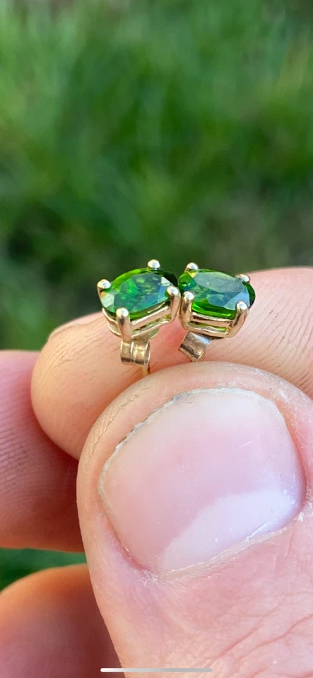 Pendientes de diopsido de oro de 9 quilates Foto 4 de 4