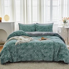 WARMDERN Velvet Duvet Cover Set 3PCS Zipper Closure -Queens/Full size 2 piece